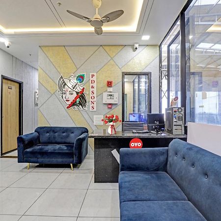 Hotel O Royal Orbit Surat Esterno foto