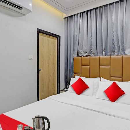 Hotel O Royal Orbit Surat Esterno foto