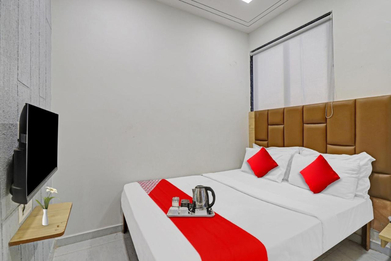 Hotel O Royal Orbit Surat Esterno foto
