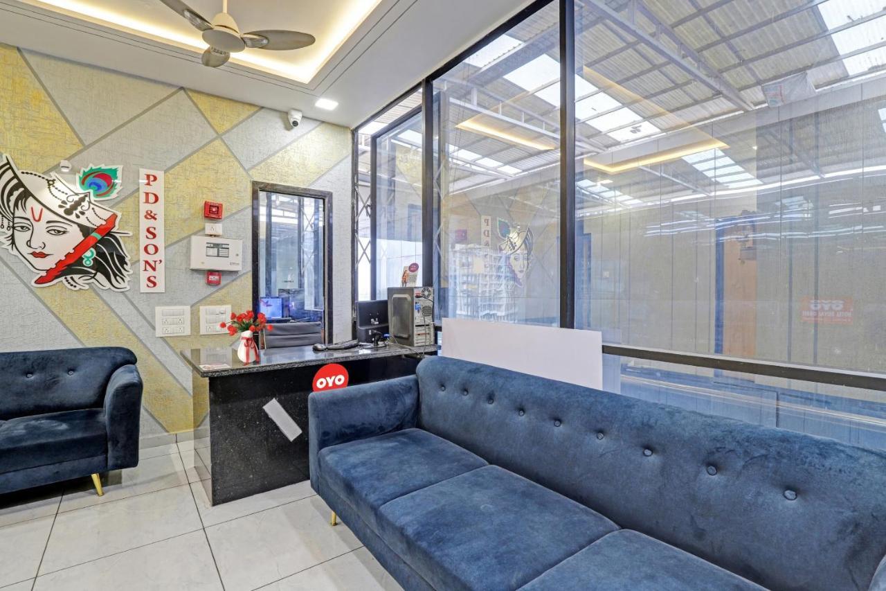 Hotel O Royal Orbit Surat Esterno foto