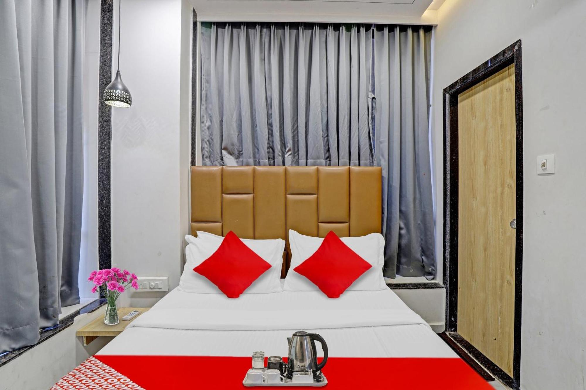 Hotel O Royal Orbit Surat Esterno foto