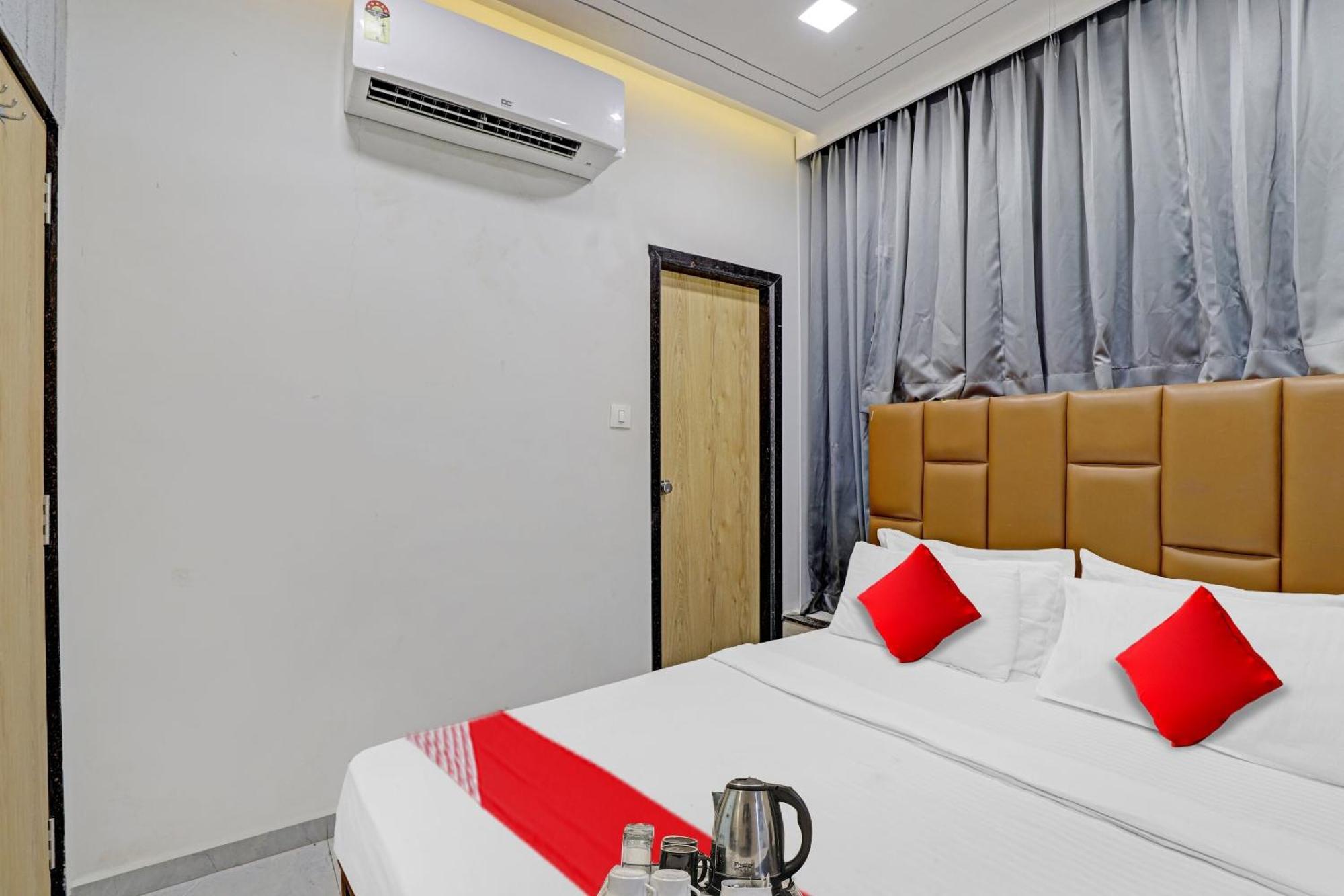 Hotel O Royal Orbit Surat Esterno foto