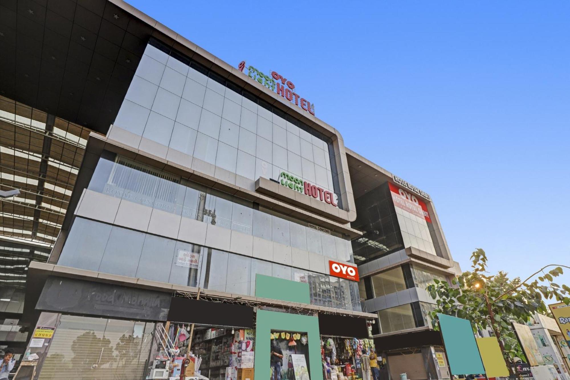 Hotel O Royal Orbit Surat Esterno foto