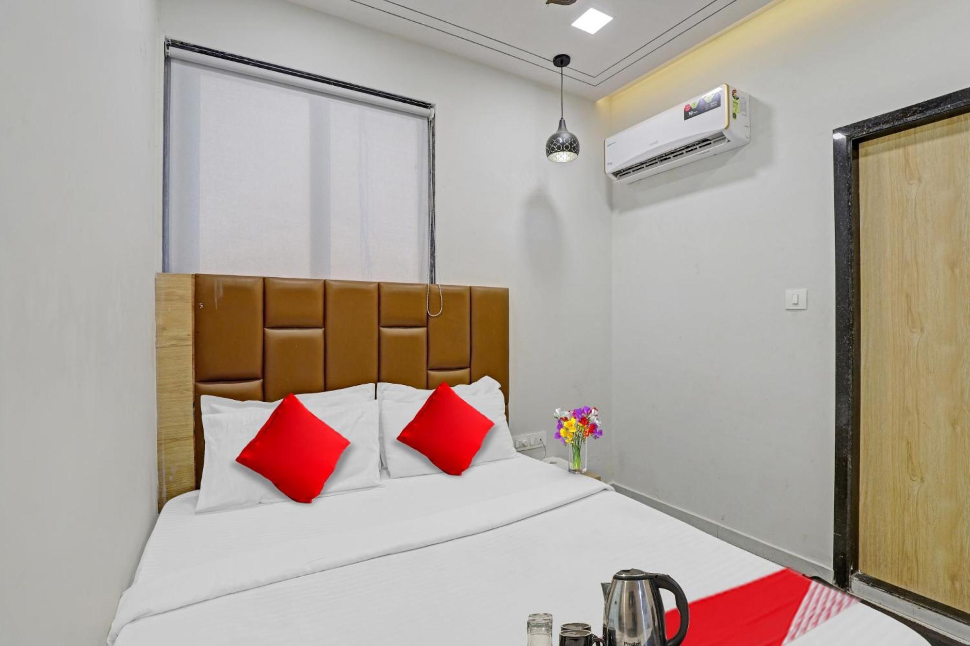 Hotel O Royal Orbit Surat Esterno foto