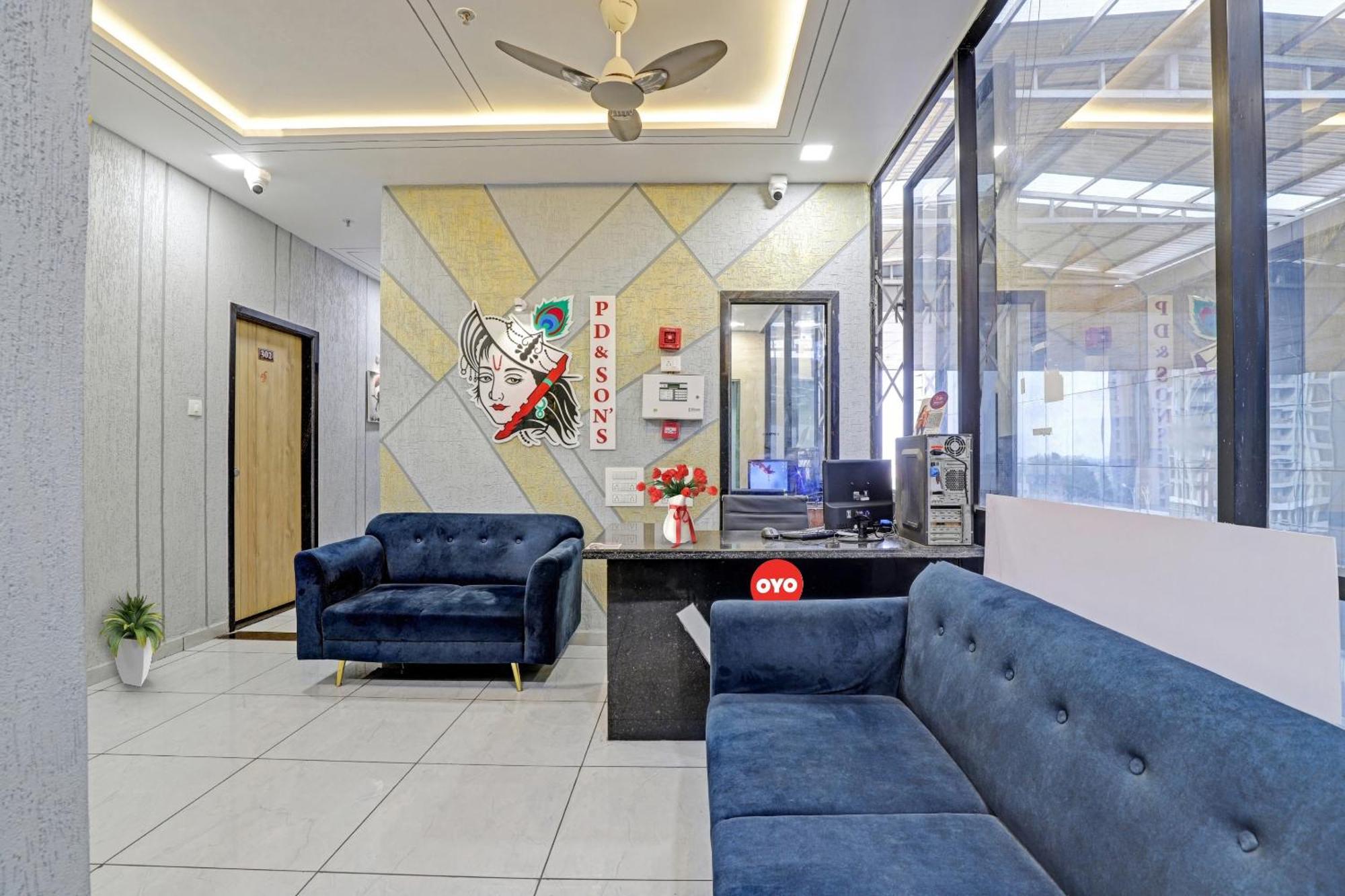 Hotel O Royal Orbit Surat Esterno foto