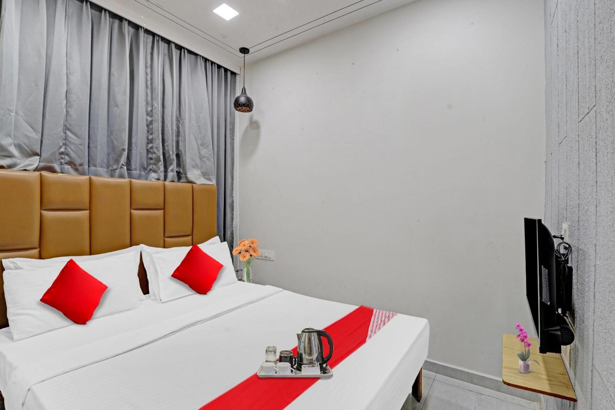 Hotel O Royal Orbit Surat Esterno foto