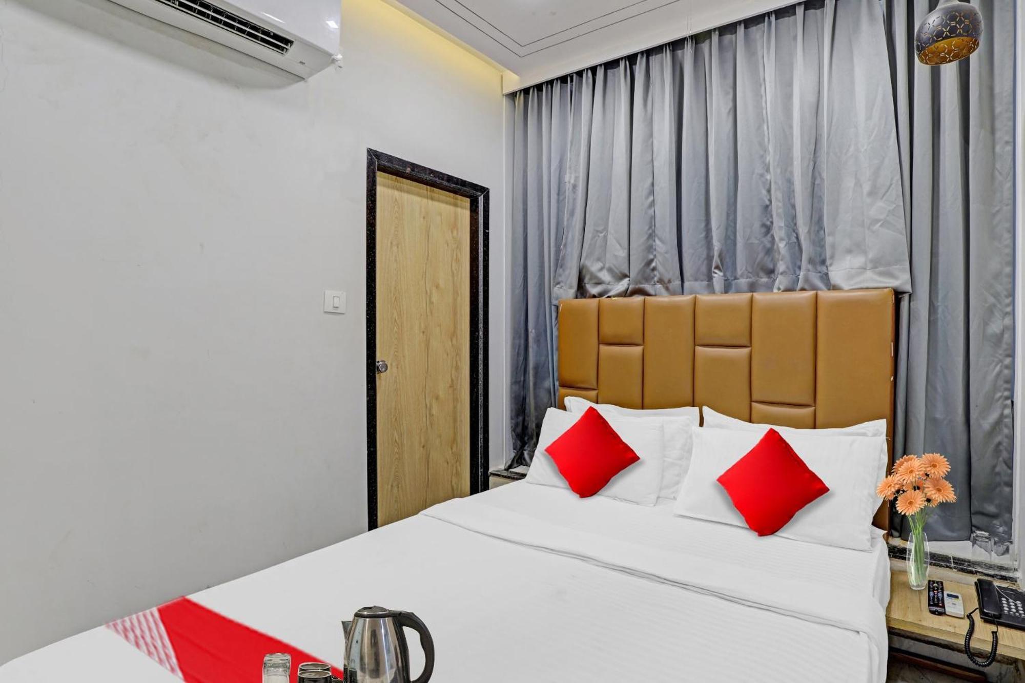 Hotel O Royal Orbit Surat Esterno foto
